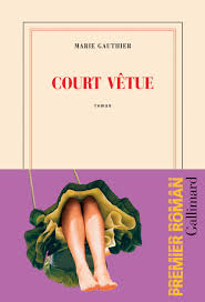 court vêtue